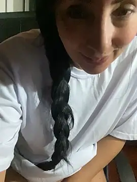 Snapshot of yaralyminjo2 chatting on January 29, 2025, 12:54 am yaralyminjo2 online show from January 29, 2025, 12:54 am