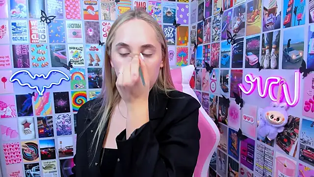 Snapshot of MiaMilas chatting on December 22, 2025, 1:52 pm MiaMilas online show from December 22, 2025, 1:52 pm