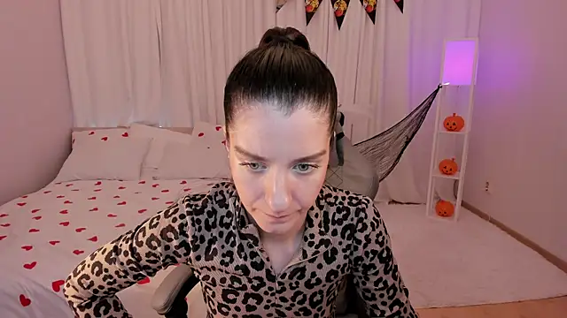 helentasty online show from October 30, 2025, 3:41 am