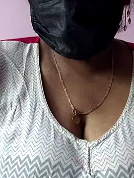 mallu-sumi online show from April 17, 2026, 3:09 am