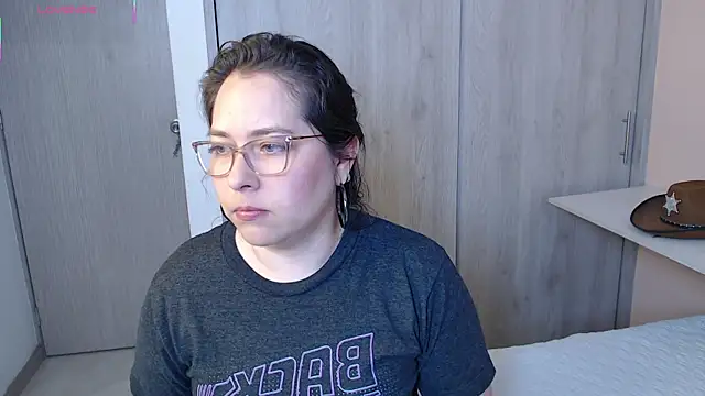 Snapshot of May_Carlier chatting on October 20, 2025, 3:07 am May Carlier online show from October 20, 2025, 3:07 am