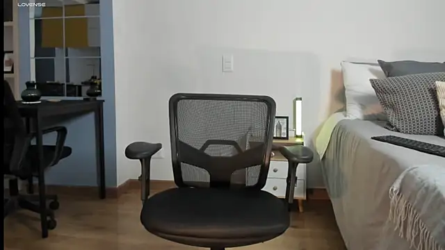 pablo-rincon95 online show from April 6, 2026, 12:50 pm