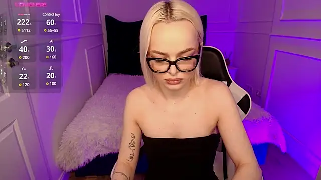 horny blondiee online show from January 31, 2025, 8:32 am