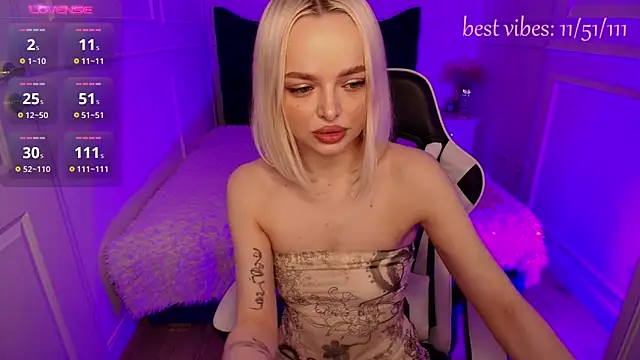 horny blondiee online show from February 10, 2025, 8:20 am