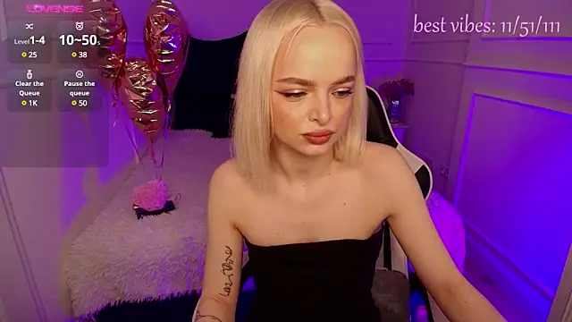 horny blondiee online show from February 17, 2025, 8:30 am