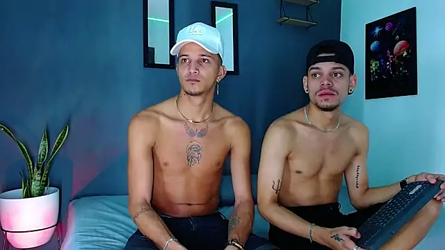 Snapshot of Friendsofeverything_ chatting on December 2, 2024, 12:29 pm Friendsofeverything online show from December 2, 2024, 12:29 pm