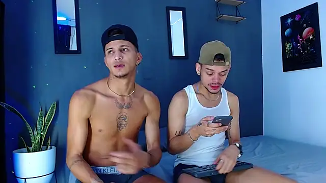 Snapshot of Friendsofeverything_ chatting on December 7, 2024, 3:19 pm Friendsofeverything online show from December 7, 2024, 3:19 pm