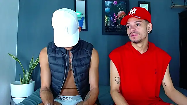 Snapshot of Friendsofeverything_ chatting on December 18, 2024, 12:40 pm Friendsofeverything online show from December 18, 2024, 12:40 pm