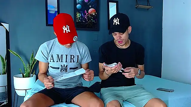 Snapshot of Friendsofeverything_ chatting on December 22, 2024, 11:22 am Friendsofeverything online show from December 22, 2024, 11:22 am