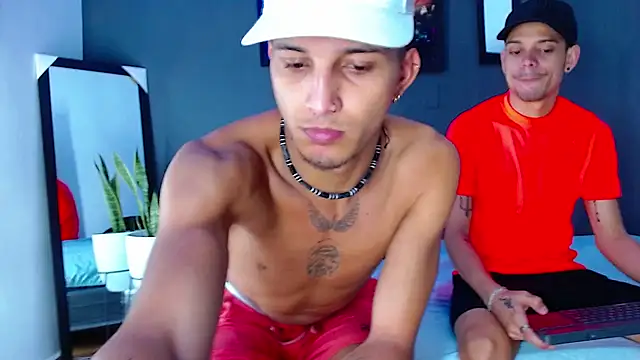 Snapshot of Friendsofeverything_ chatting on December 23, 2024, 4:17 pm Friendsofeverything online show from December 23, 2024, 4:17 pm