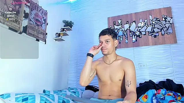 Snapshot of Friendsofeverything_ chatting on October 8, 2025, 11:13 pm Friendsofeverything online show from October 8, 2025, 11:13 pm