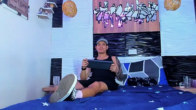 Snapshot of Friendsofeverything_ chatting on November 1, 2025, 3:08 am Friendsofeverything online show from November 1, 2025, 3:08 am