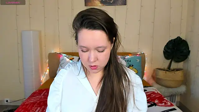 Mira Karter online show from May 15, 2026, 4:08 am