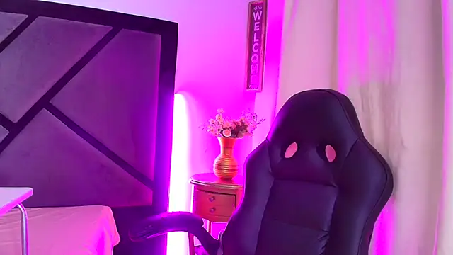 GabrielaDurann online show from October 30, 2025, 8:31 pm