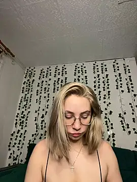 Kitty Katrine online show from March 21, 2025, 6:40 pm