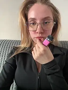 Kitty Katrine online show from March 24, 2026, 1:38 pm