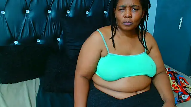 Snapshot of AfricanBigAssxx98 chatting on February 15, 2025, 11:36 pm AfricanBigAssxx98 online show from February 15, 2025, 11:36 pm