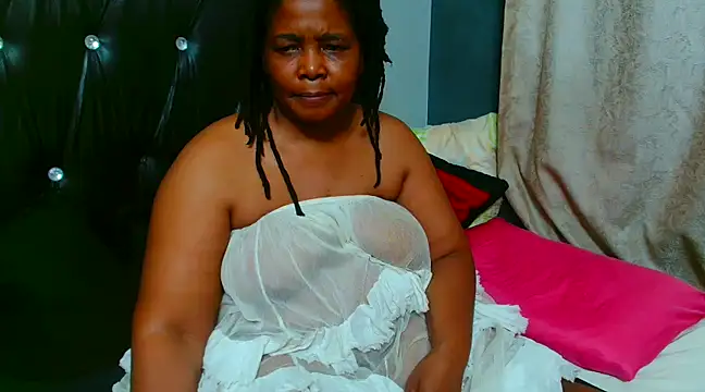 Snapshot of AfricanBigAssxx98 chatting on February 25, 2025, 10:29 pm AfricanBigAssxx98 online show from February 25, 2025, 10:29 pm
