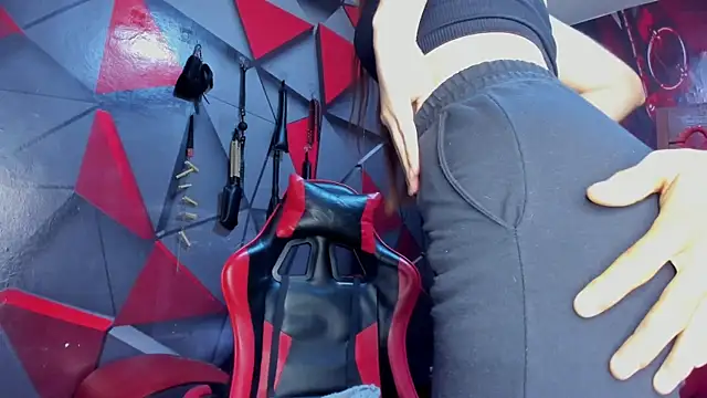 Hana and Zeta online show from January 15, 2026, 12:32 pm