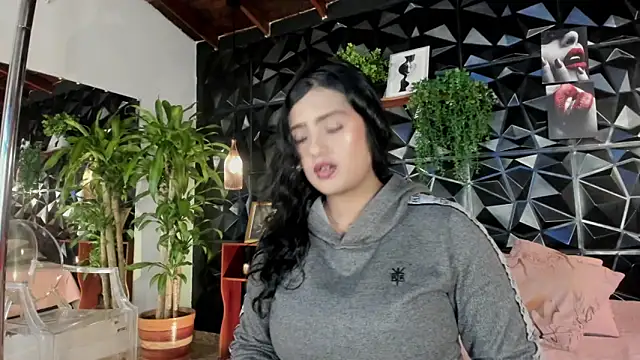 karla 999 online show from October 28, 2025, 11:40 pm