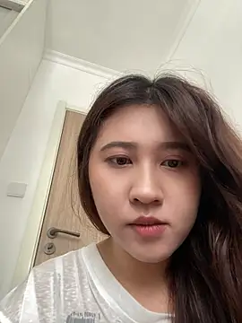 Snapshot of Liliya-77 chatting on June 3, 2026, 7:44 am Liliya-77 online show from June 3, 2026, 7:44 am