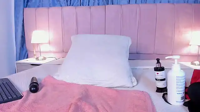 x milu online show from March 10, 2025, 8:56 pm