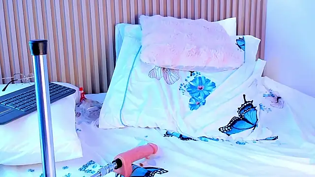 zoe rivers online show from January 11, 2025, 8:21 pm