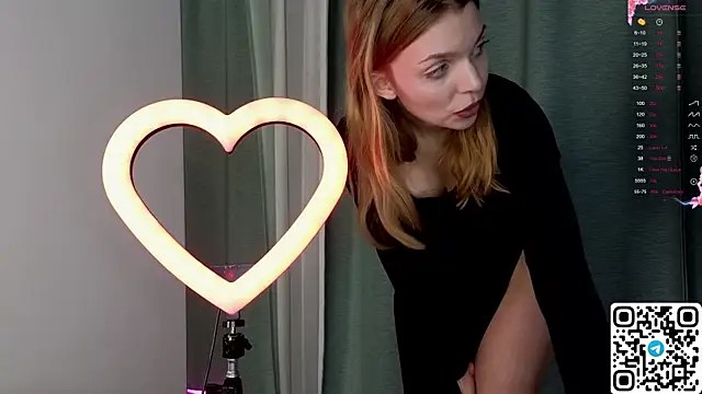 ElswythDecoursey online show from February 22, 2025, 5:13 pm