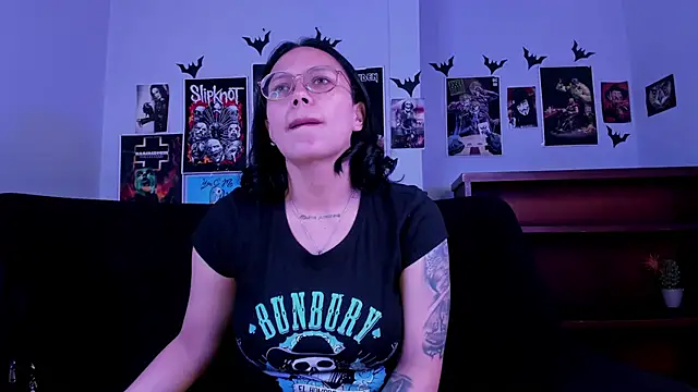 lilith-deveraux online show from June 5, 2026, 3:18 pm