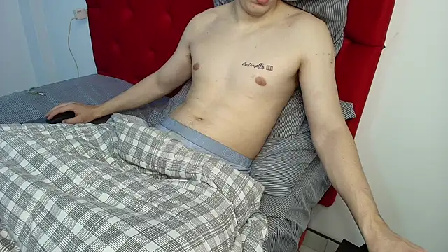 Snapshot of NicoDavisHere chatting on October 28, 2025, 8:44 pm NicoDavisHere online show from October 28, 2025, 8:44 pm