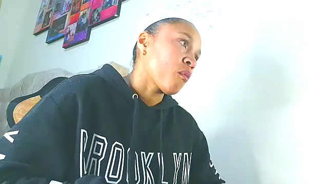 Snapshot of Samary_thomas chatting on October 23, 2025, 1:05 am Samary thomas online show from October 23, 2025, 1:05 am