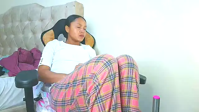 Snapshot of Samary_thomas chatting on October 25, 2025, 11:32 pm Samary thomas online show from October 25, 2025, 11:32 pm