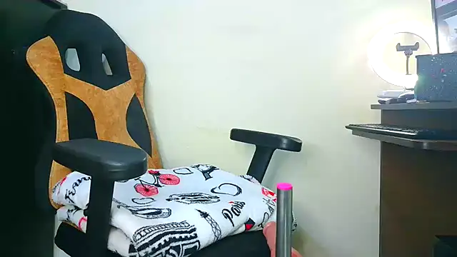 Snapshot of Samary_thomas chatting on December 3, 2025, 12:40 am Samary thomas online show from December 3, 2025, 12:40 am