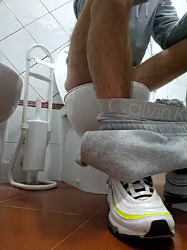 Snapshot of MASTERBULLY chatting on October 26, 2025, 12:11 pm MASTERBULLY online show from October 26, 2025, 12:11 pm