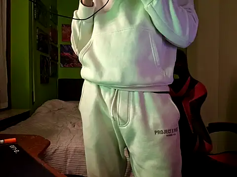 Snapshot of MASTERBULLY chatting on October 31, 2025, 10:22 pm MASTERBULLY online show from October 31, 2025, 10:22 pm