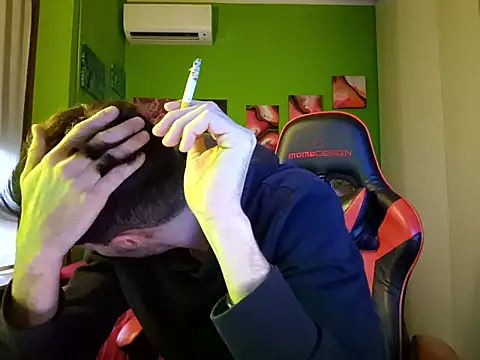 Snapshot of MASTERBULLY chatting on November 21, 2025, 2:16 pm MASTERBULLY online show from November 21, 2025, 2:16 pm