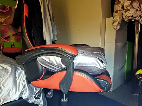 Snapshot of MASTERBULLY chatting on November 29, 2025, 1:41 am MASTERBULLY online show from November 29, 2025, 1:41 am