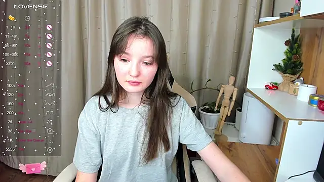 Fairyy Moon online show from January 17, 2025, 2:28 pm