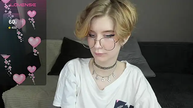 Snapshot of Angel_Jules chatting on February 23, 2025, 1:02 am Angel Jules online show from February 23, 2025, 1:02 am