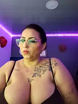 Snapshot of Ivonnee__ chatting on December 11, 2024, 6:36 am Ivonnee   online show from December 11, 2024, 6:36 am