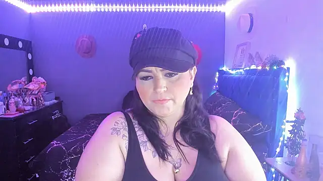 Snapshot of Ivonnee__ chatting on December 19, 2024, 3:40 am Ivonnee   online show from December 19, 2024, 3:40 am