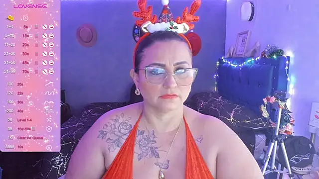 Snapshot of Ivonnee__ chatting on December 22, 2024, 8:27 am Ivonnee   online show from December 22, 2024, 8:27 am