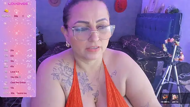 Snapshot of Ivonnee__ chatting on December 22, 2024, 11:33 am Ivonnee   online show from December 22, 2024, 11:33 am