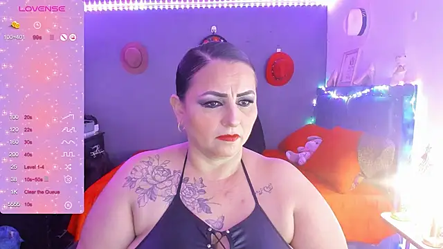 Snapshot of Ivonnee__ chatting on December 28, 2024, 4:08 am Ivonnee   online show from December 28, 2024, 4:08 am