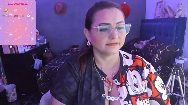 Snapshot of Ivonnee__ chatting on January 8, 2025, 9:32 am Ivonnee   online show from January 8, 2025, 9:32 am