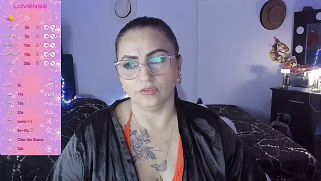 Snapshot of Ivonnee__ chatting on January 20, 2025, 6:53 am Ivonnee   online show from January 20, 2025, 6:53 am