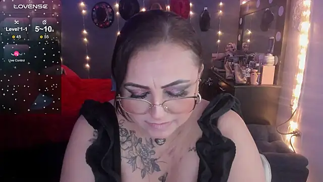 Snapshot of Ivonnee__ chatting on March 2, 2025, 5:23 am Ivonnee   online show from March 2, 2025, 5:23 am