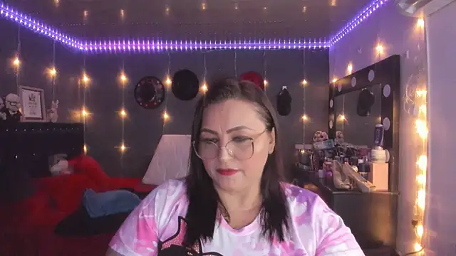 Snapshot of Ivonnee__ chatting on March 7, 2025, 3:29 am Ivonnee   online show from March 7, 2025, 3:29 am