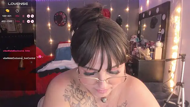 Snapshot of Ivonnee__ chatting on March 11, 2025, 7:37 am Ivonnee   online show from March 11, 2025, 7:37 am