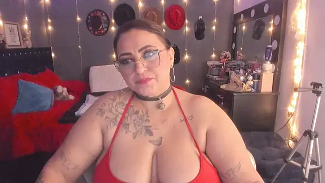 Snapshot of Ivonnee__ chatting on March 14, 2025, 7:59 am Ivonnee   online show from March 14, 2025, 7:59 am